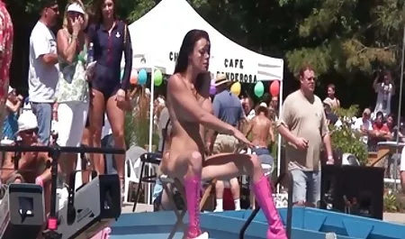 Ein erotikfilme kostenlos anschauen Junge fickt eine Milf und ihre Stieftochter schaut zu.