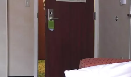 Nachdem sie ihre Brüste gezeigt hat, deutsche erotikfilme mit handlung lutscht sie einen Schwanz