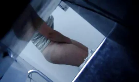 Brunette Maurer Moore deutsche erotikfilme kostenlos anschauen bekommt Sperma auf ihre Brüste